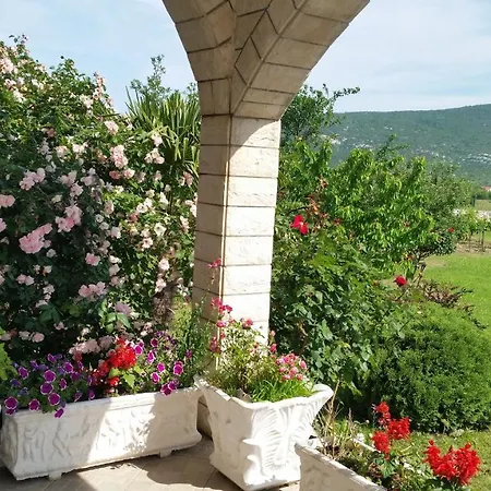 Almas Villa Neoric