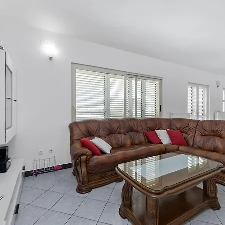 Almas Villa