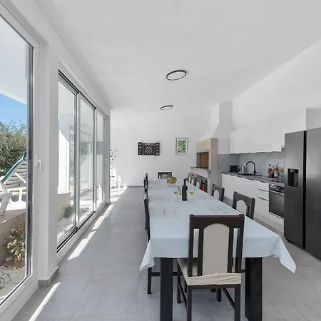 Almas Villa